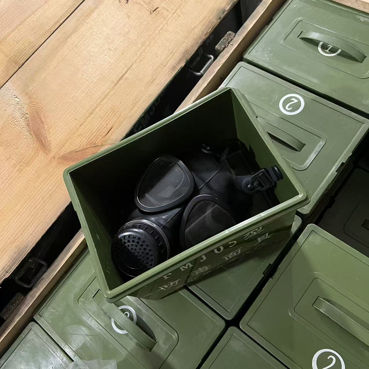 正品黑色面具盒子带收纳盒配件