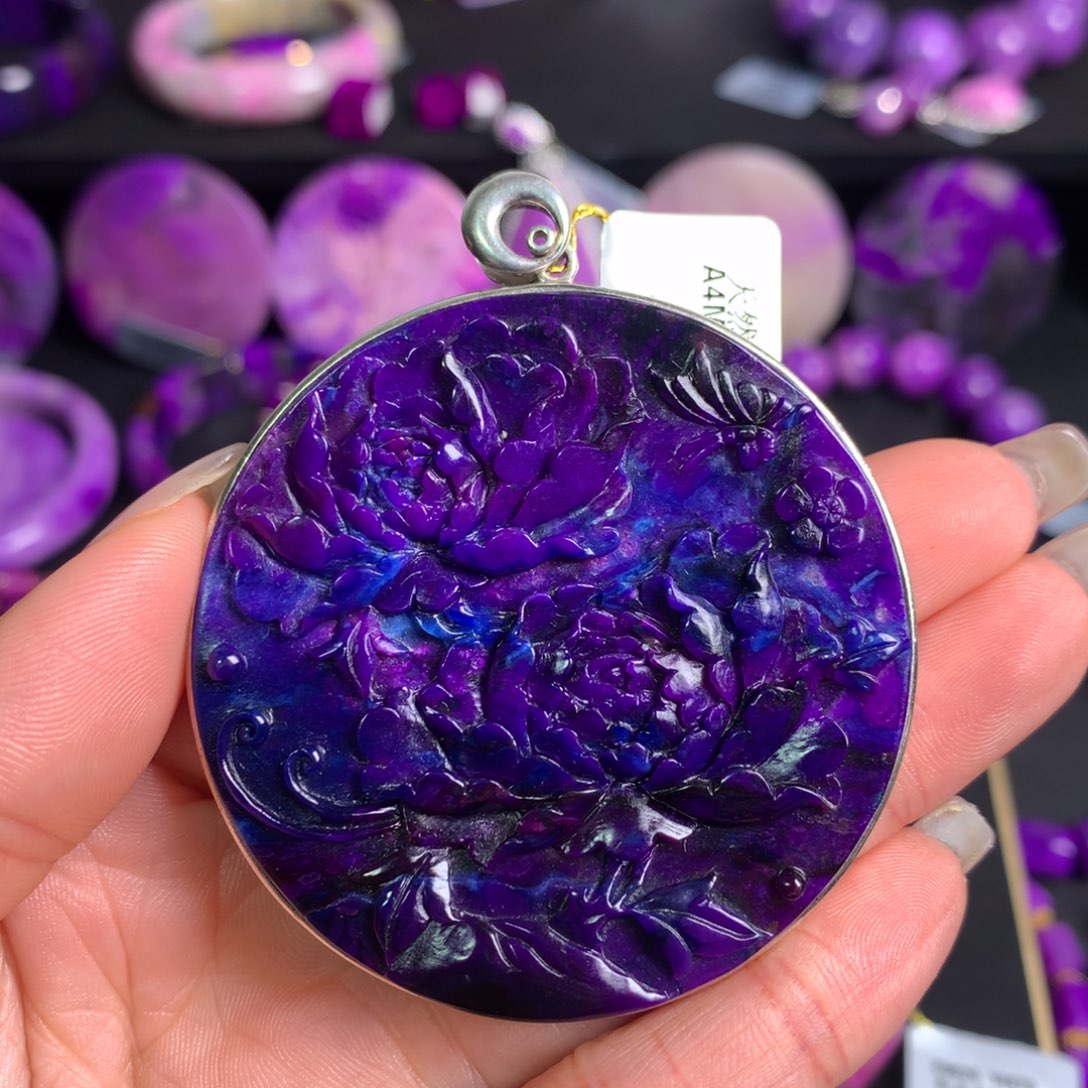 银S925镶嵌苏纪石（舒俱来）幻彩牡丹花圆牌