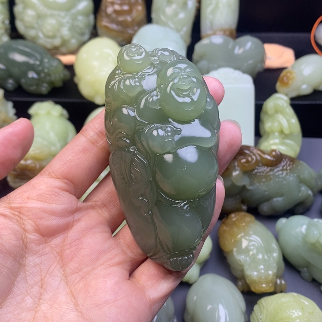 和田玉把件未镶嵌丢**猪