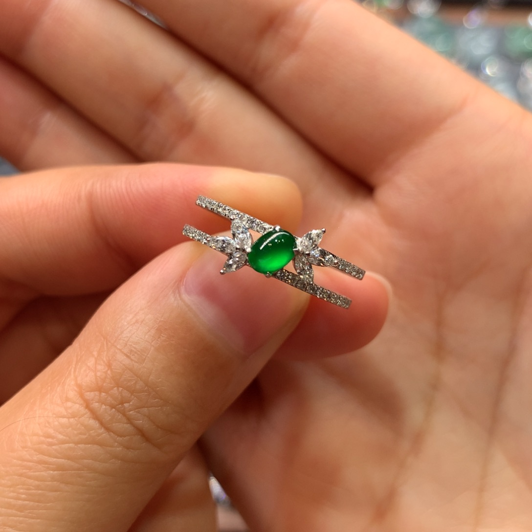 翡翠戒指18K金镶嵌戒指