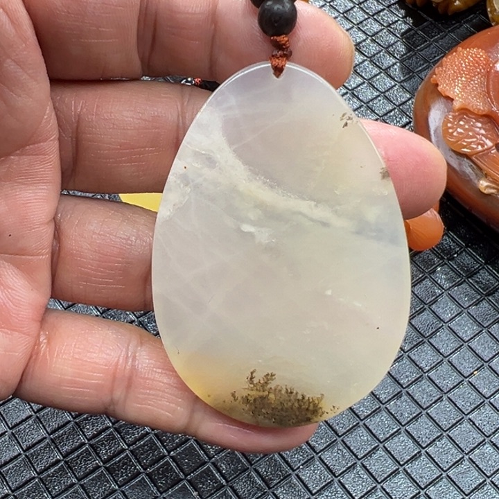 石英质玉（黄龙玉）颈饰未镶嵌