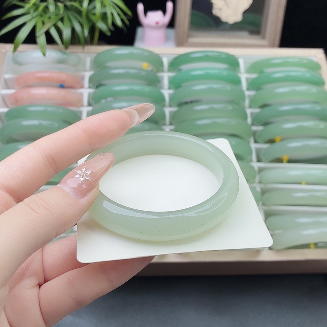 石英质玉未镶嵌手镯