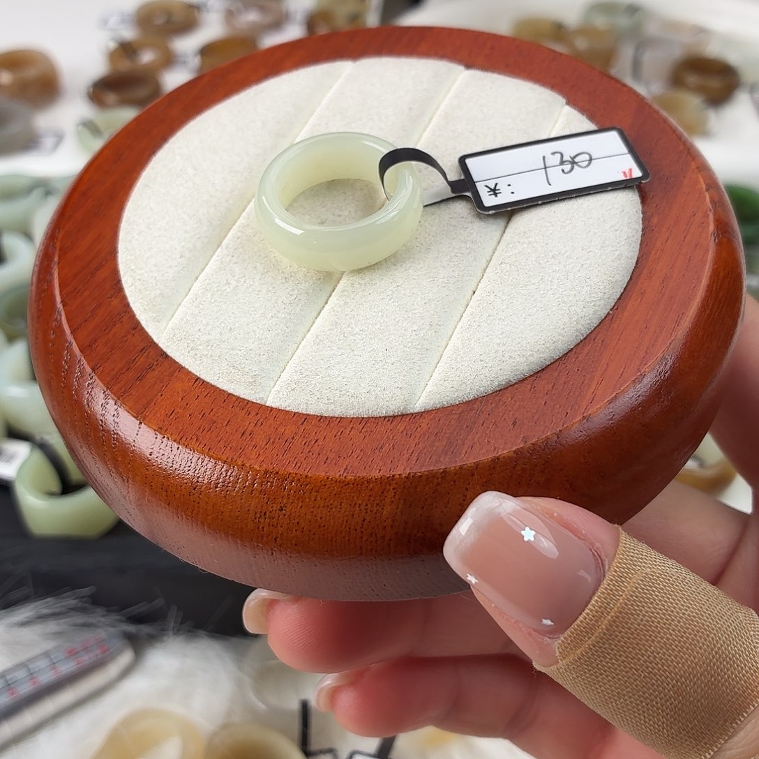 和田玉未镶嵌戒指Q36蜂蜜水轮胎内径16.6