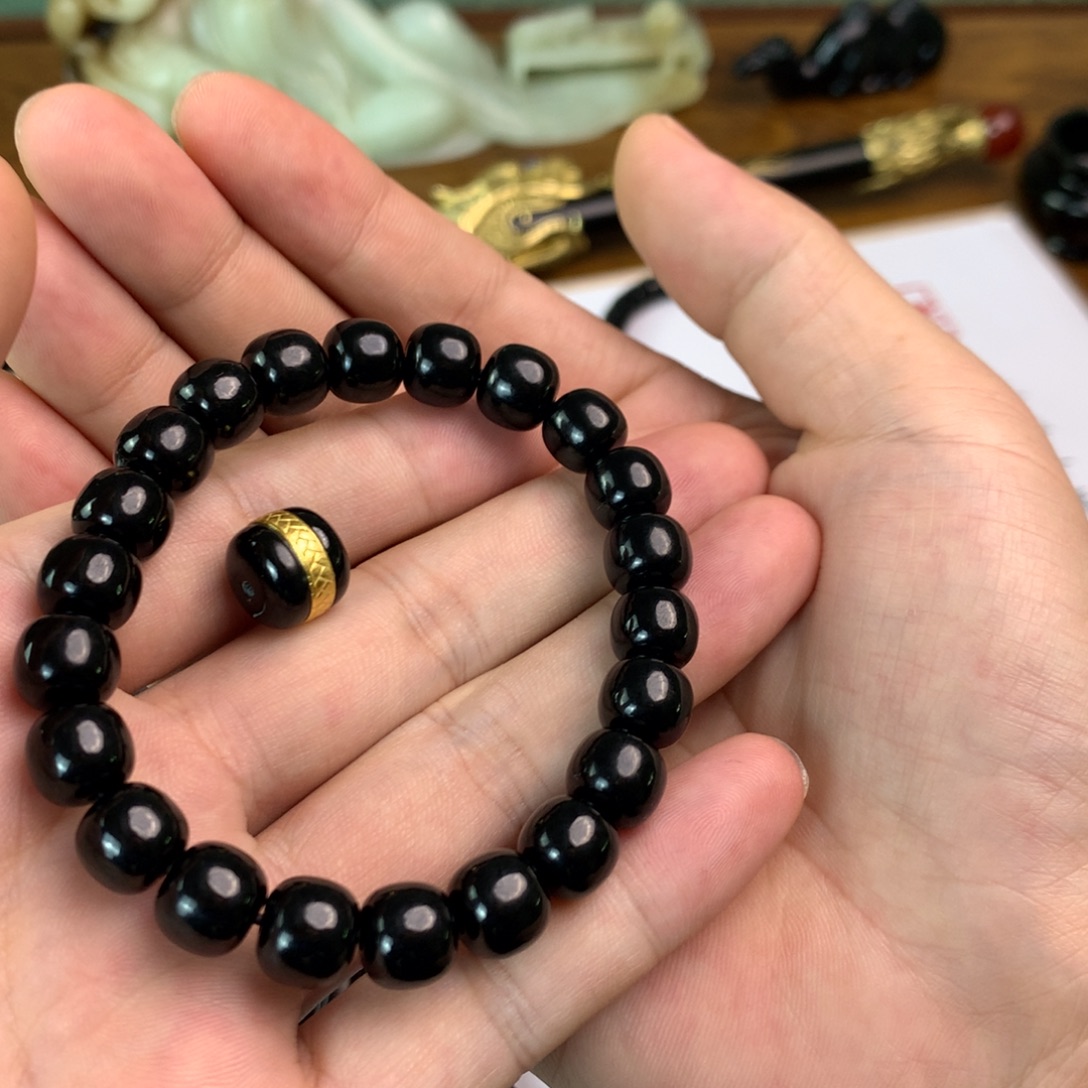 大***室和田玉未镶嵌颈饰