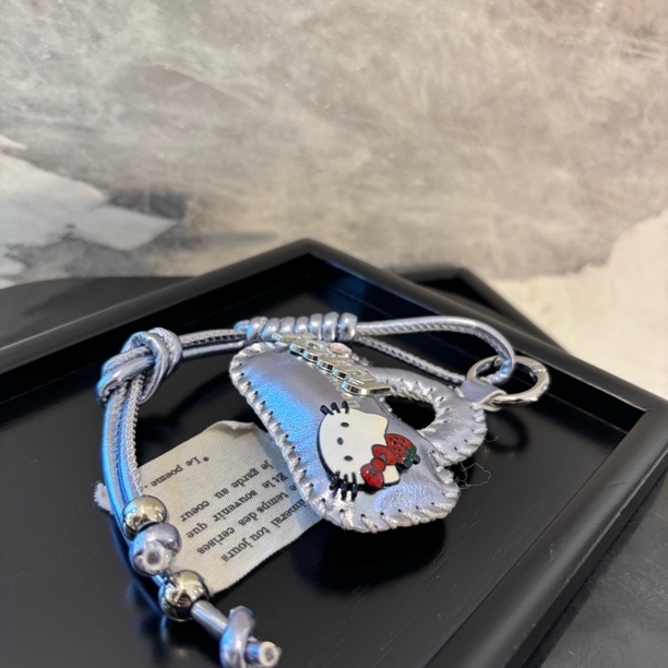 草莓kt包包挂件YS222