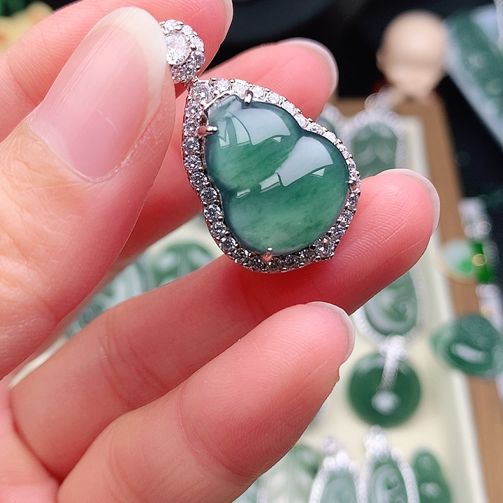 颈饰未镶嵌翡翠吊坠