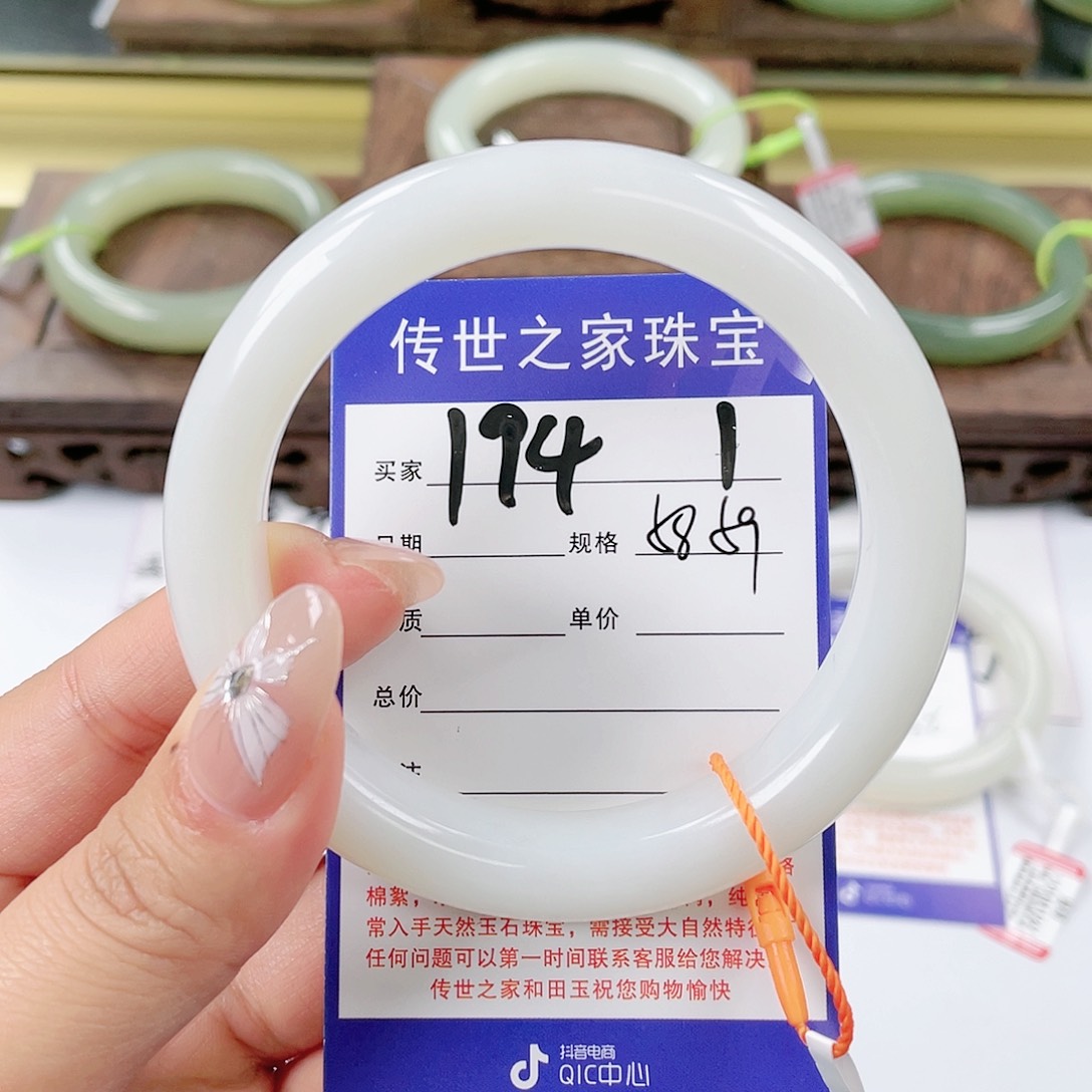 和田玉手镯未镶嵌