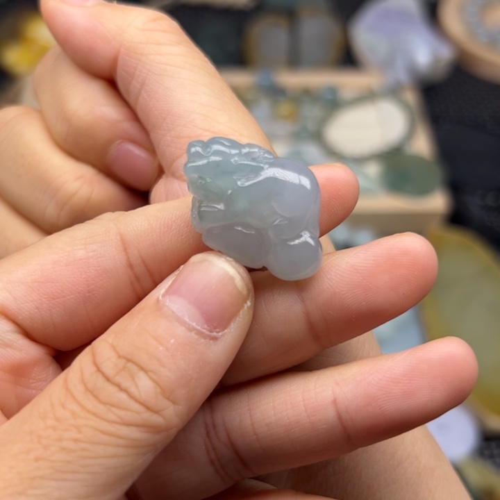 翡翠未镶嵌颈饰貔貅