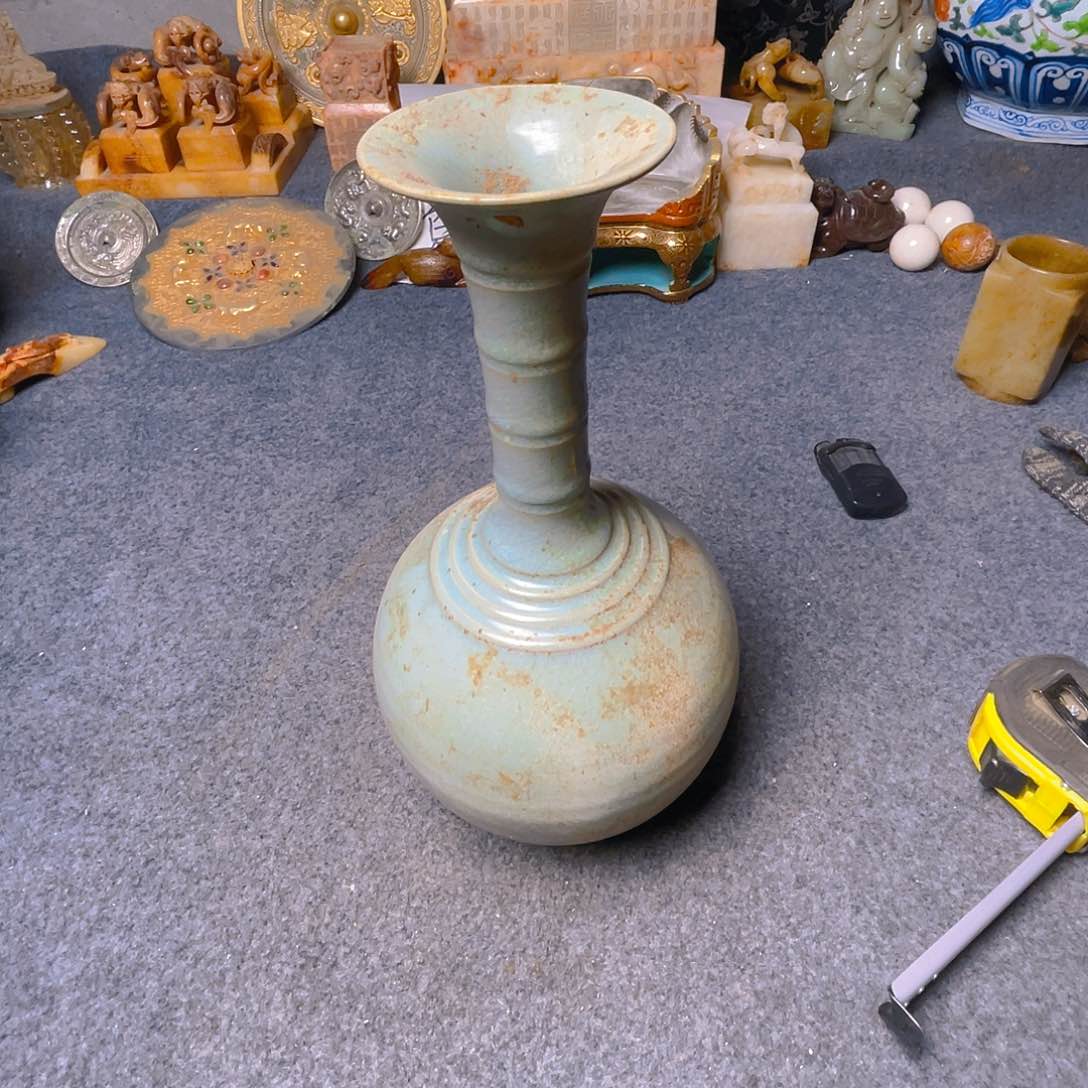 碟坎坎坷坷地走过这座