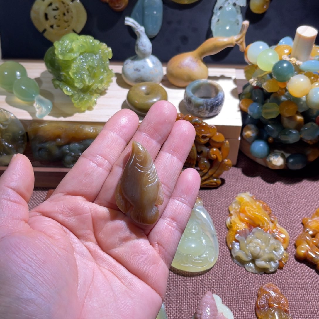 胖***头蛇纹石玉未镶嵌颈饰