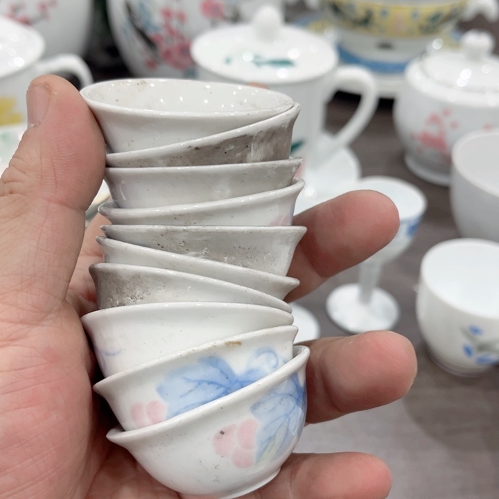 壶釉下五彩的瓷器和瓷器