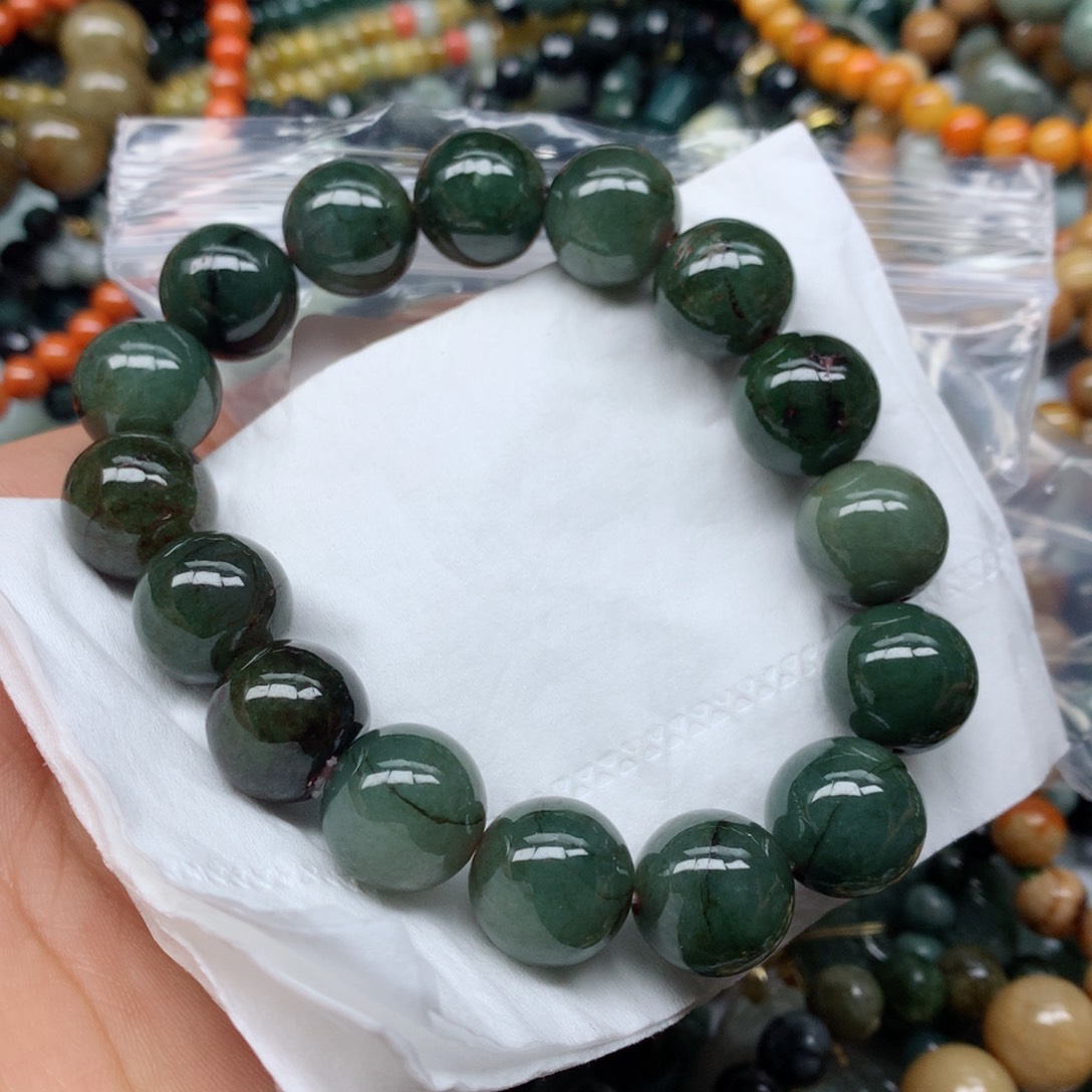 翡翠颈饰未镶嵌珠子