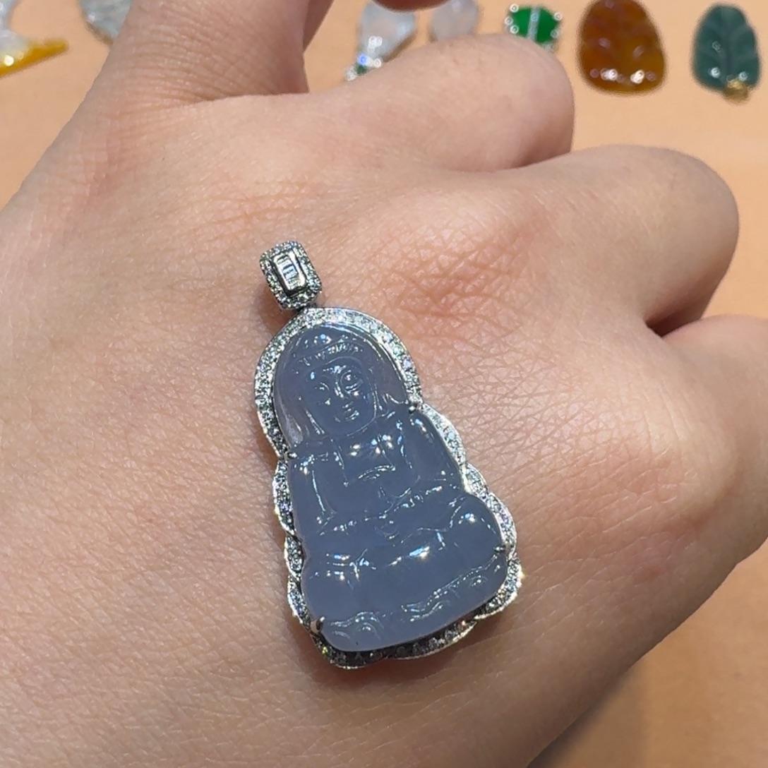 翡翠18K金镶嵌颈饰观音