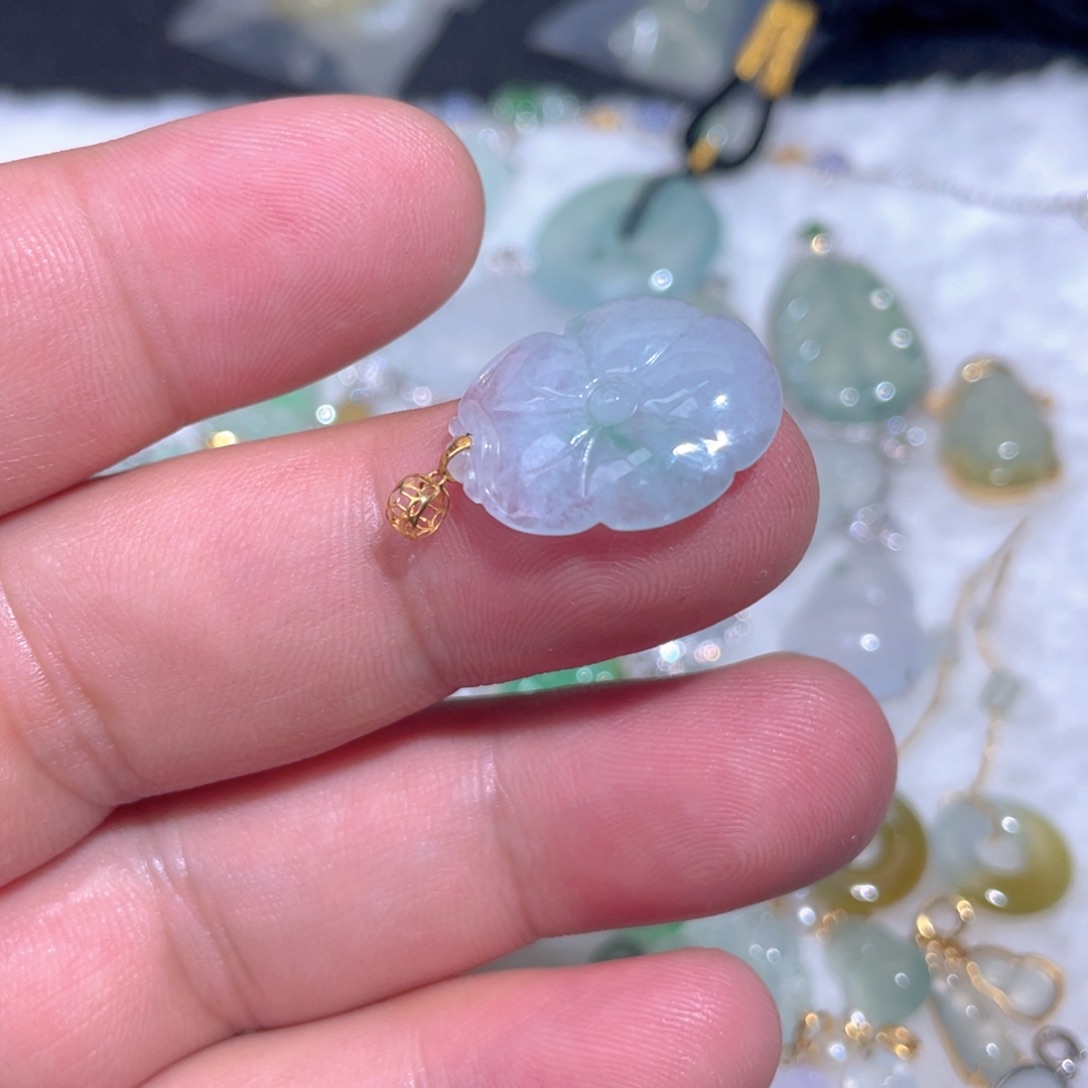 翡翠18K金镶嵌颈饰