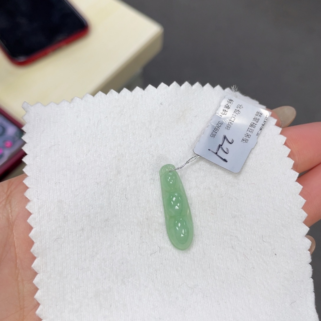 翡翠颈饰未镶嵌福豆