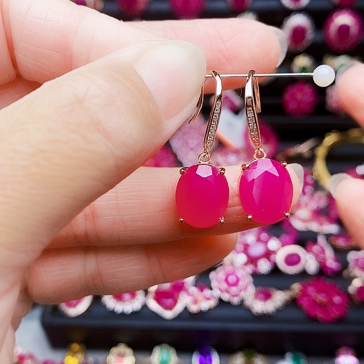 银S925镶嵌红宝石耳饰