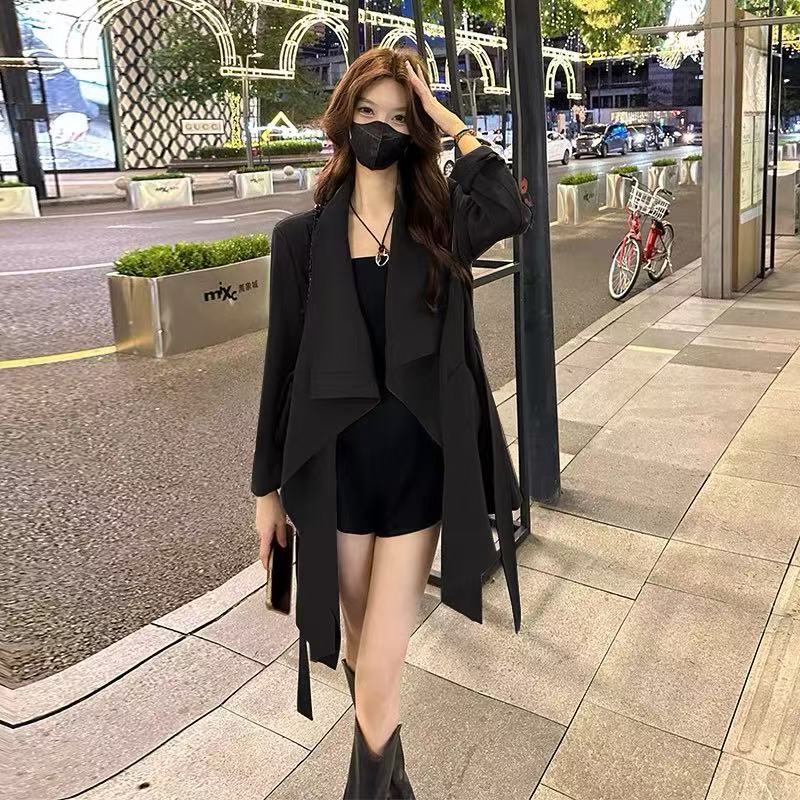 气质短款风衣女2025秋季新款宽松翻领系带小个子高级感外套68123