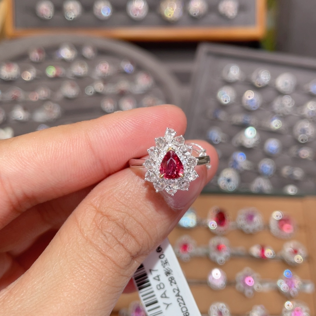 红宝石戒指18K金镶嵌0.56ct 无烧鸽血