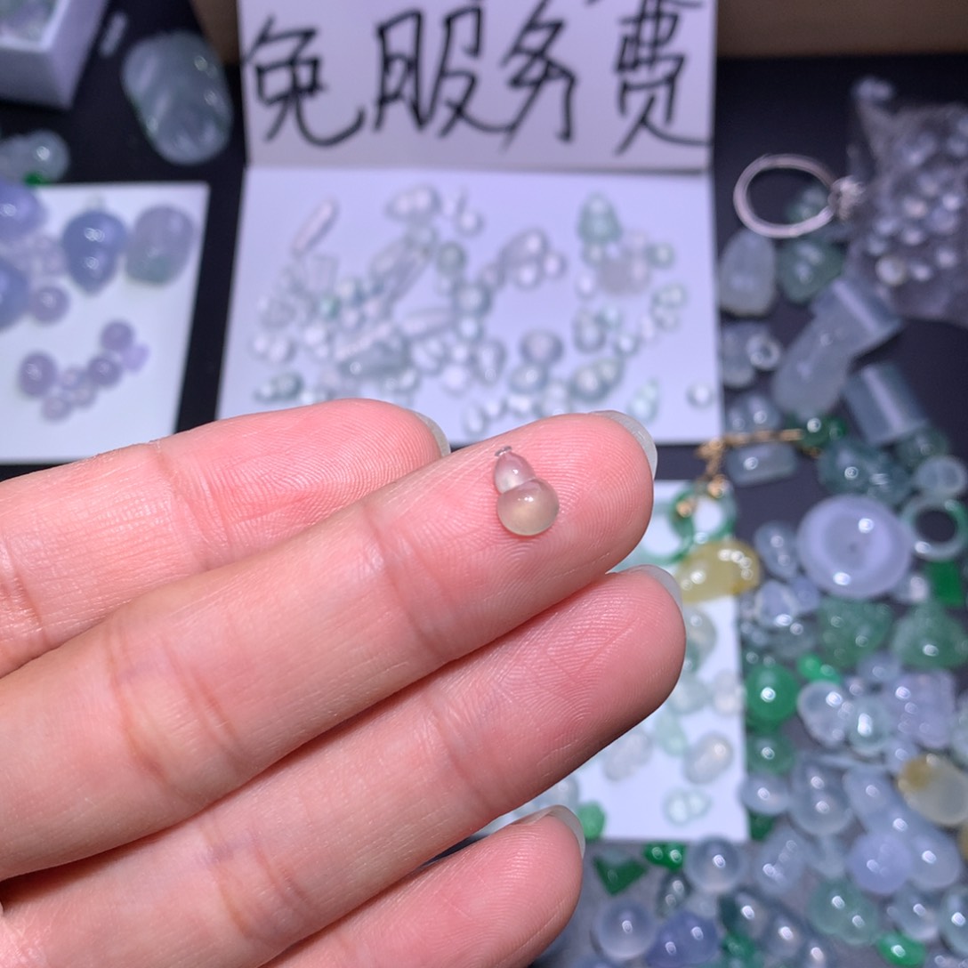 翡翠颈饰未镶嵌葫芦