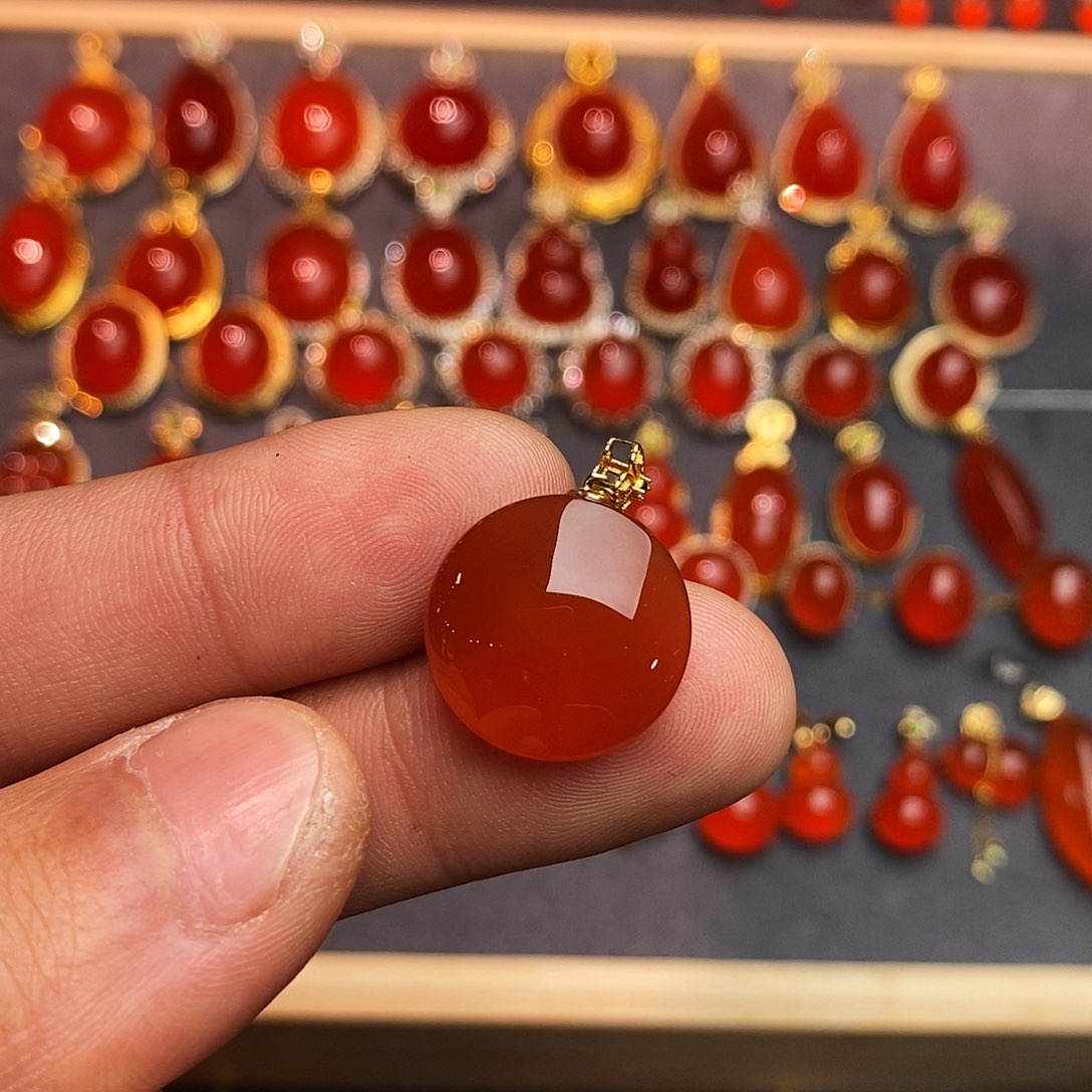 南红玛瑙颈饰18K金镶嵌