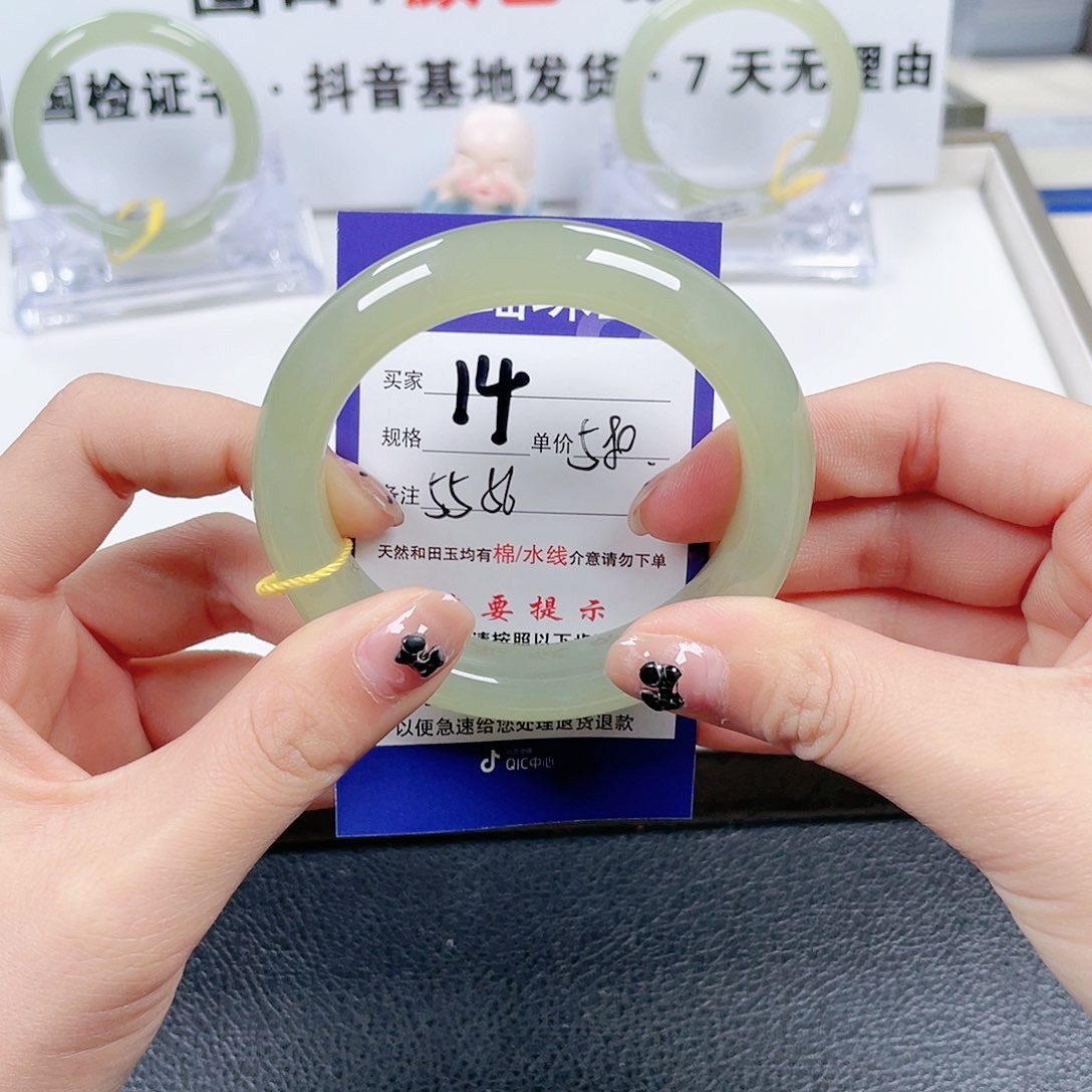 和田玉手镯未镶嵌