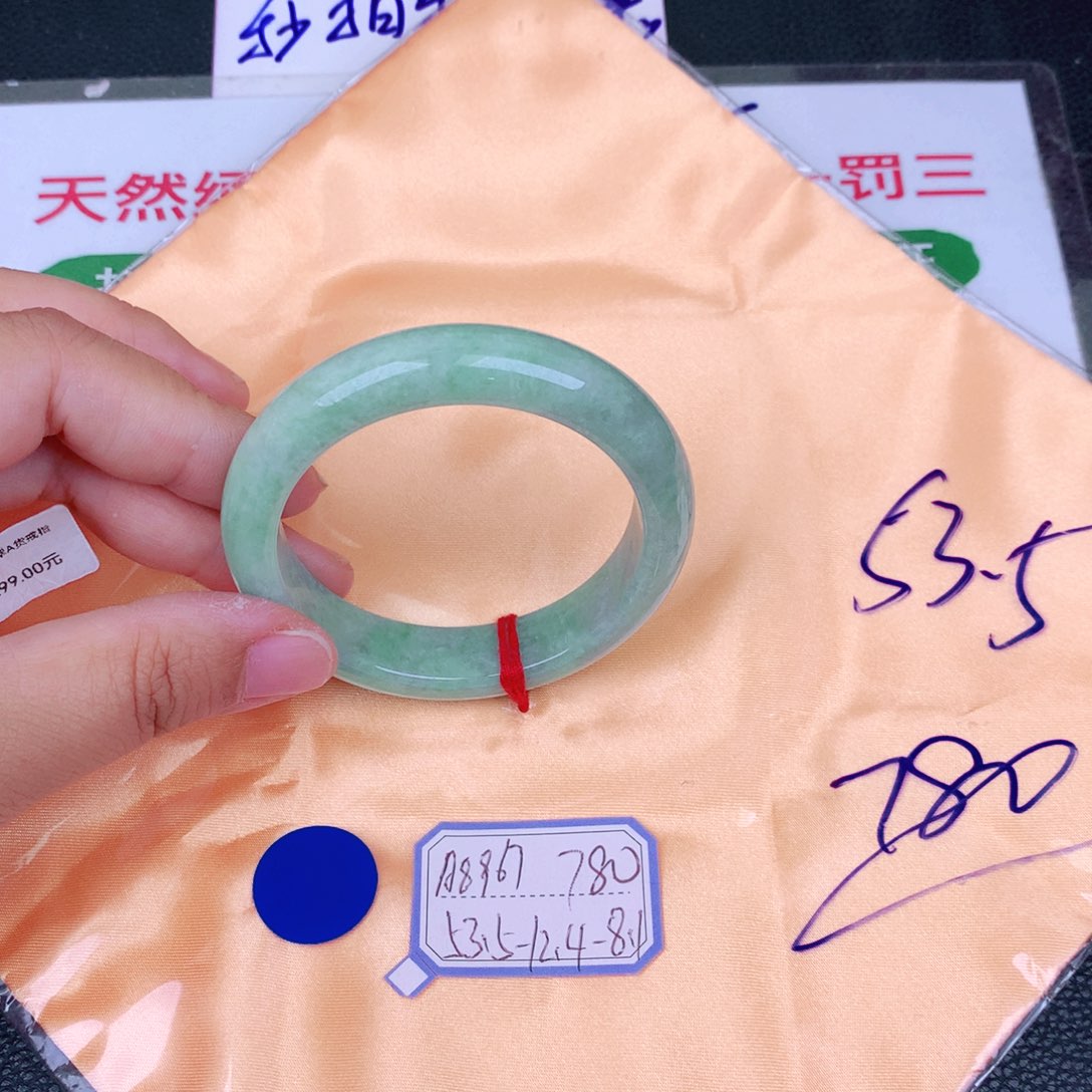 翡翠手镯未镶嵌缅甸翡翠