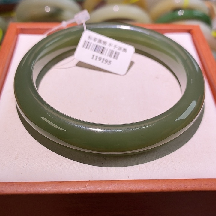 和田玉未镶嵌手镯 60 61