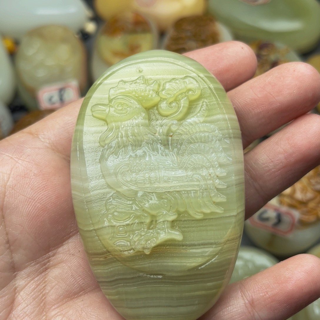 石材方解石手把件鸡
