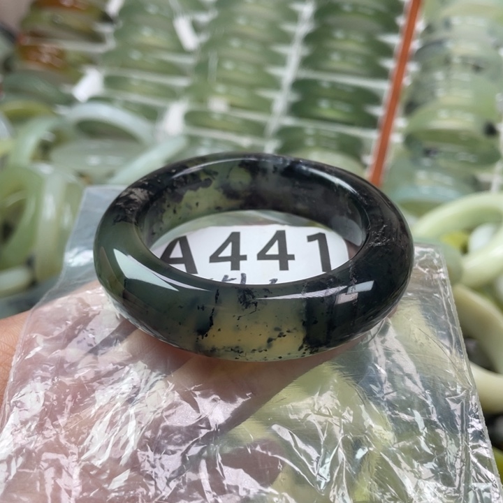 益***子蛇纹石玉未镶嵌手镯