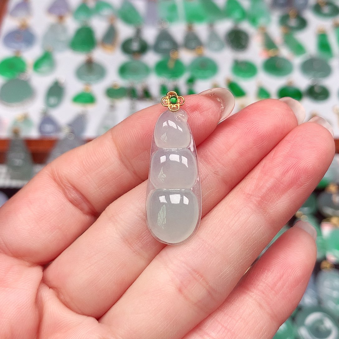 翡翠颈饰18K金镶嵌天然翡翠A货