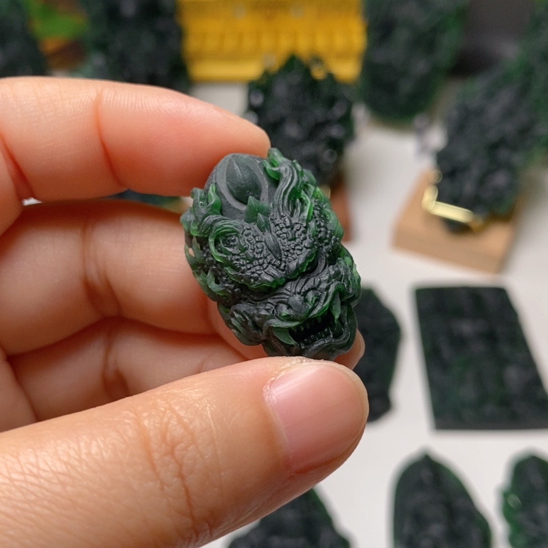 未镶嵌定制翡翠龙头
