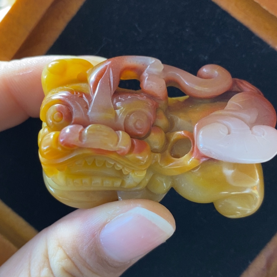 石英质玉（黄龙玉）颈饰未镶嵌需要保养