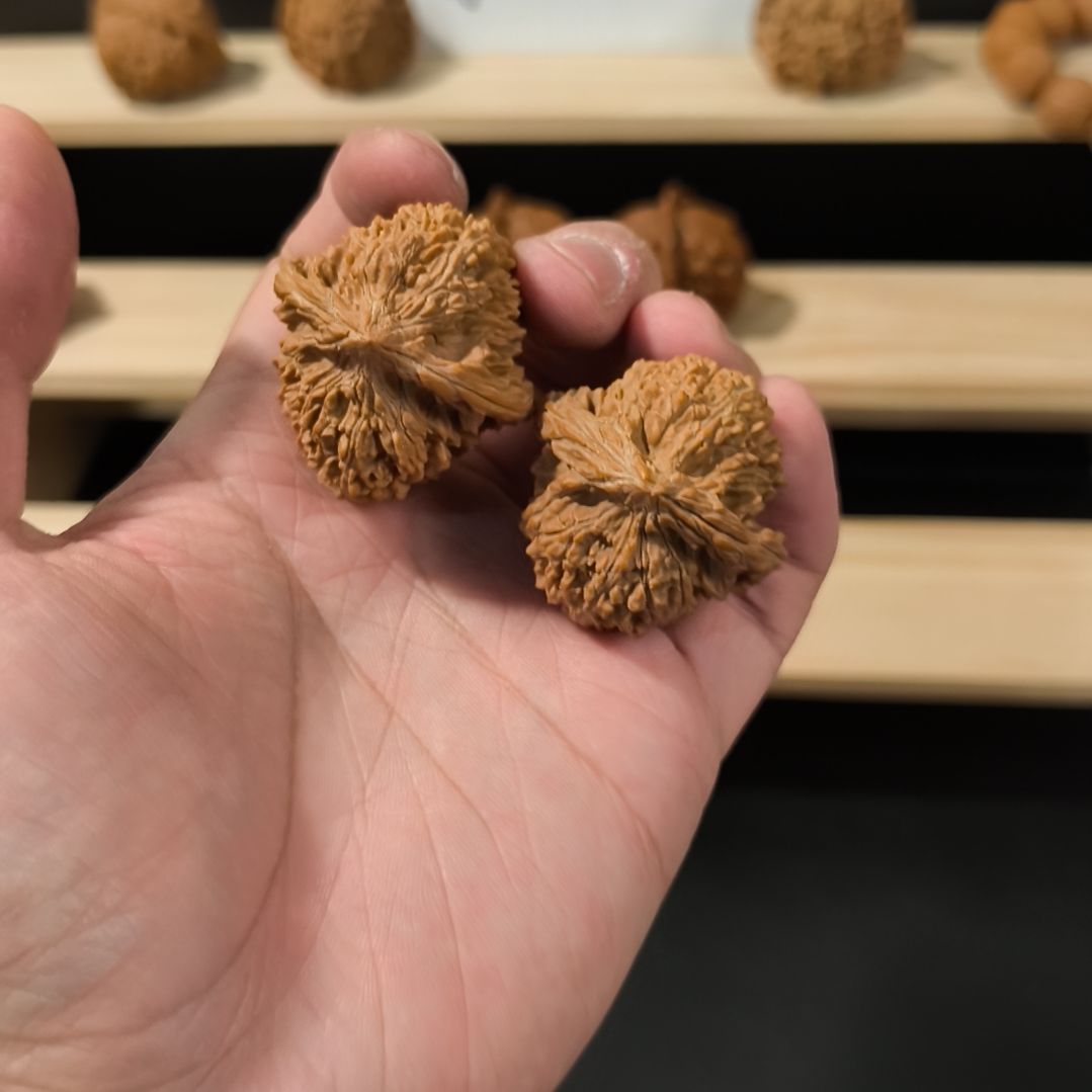 不***世文玩核桃吊坠37满天星有磕碰