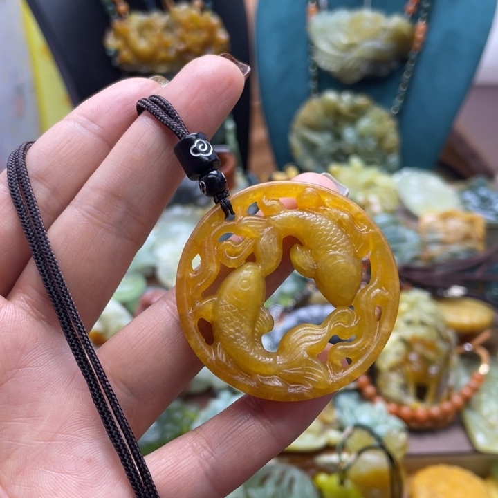 蛇纹石玉未镶嵌颈饰