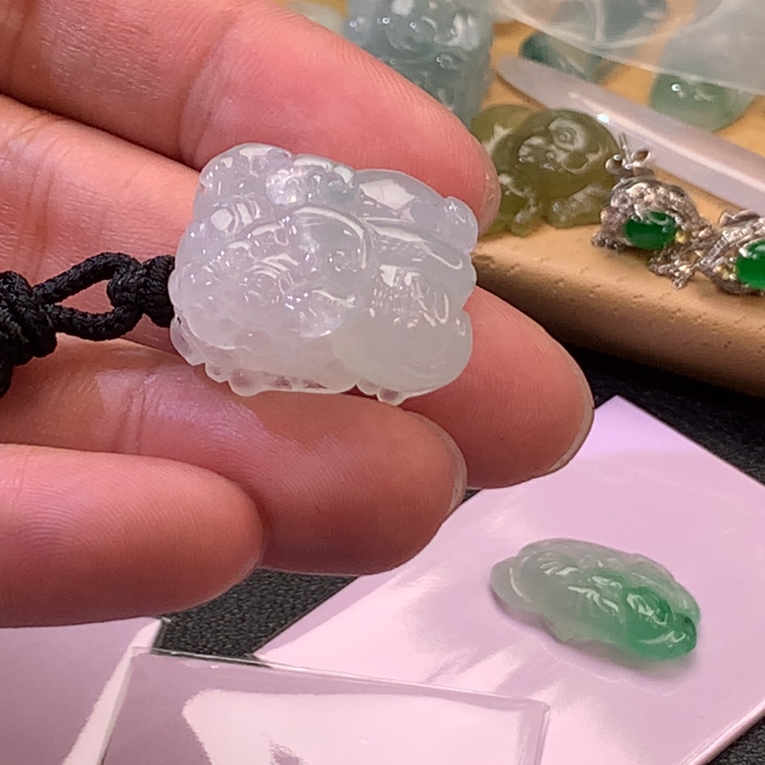 颈饰未镶嵌翡翠挂件