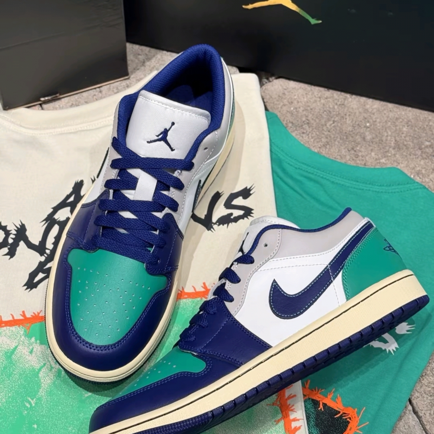 NIKE/耐克【西雅图】舒适百搭 复古篮球鞋 男款AJ1白蓝色 553558147