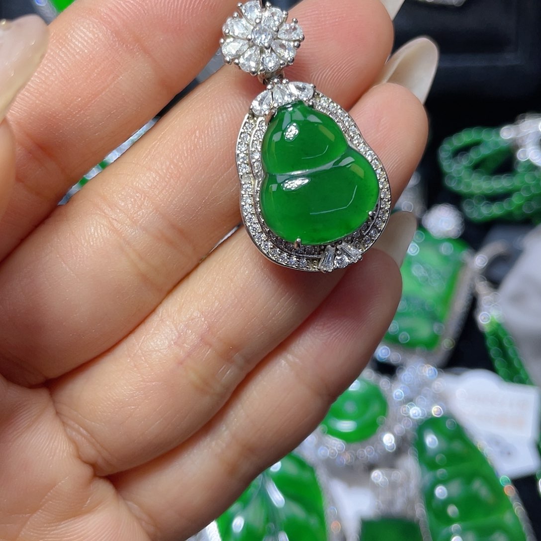 翡翠颈饰银S925镶嵌翡翠