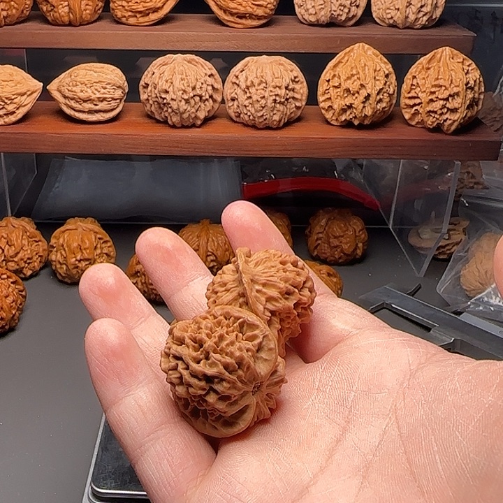 炸***你文玩核桃吊坠33小秦闷又黄