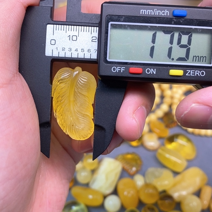 未镶嵌琥珀珠宝奇石