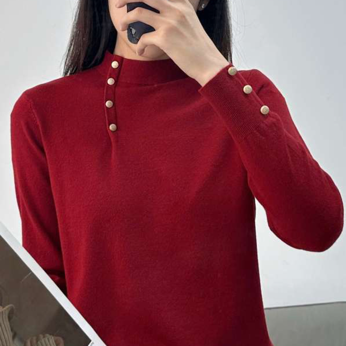 时尚百搭扣子款中高领针织衫