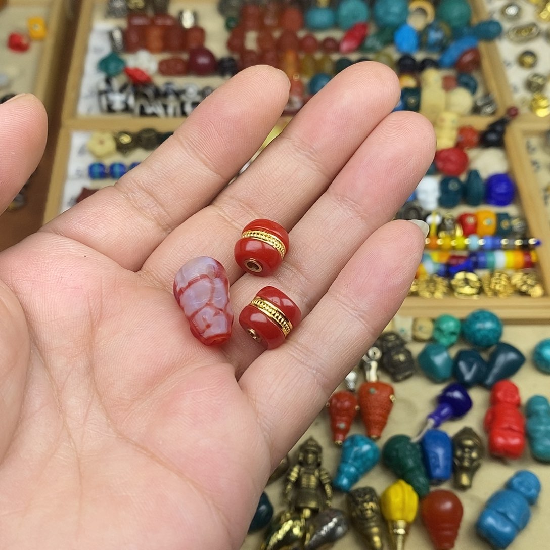 O***来玻璃颈饰配饰如图3个配件