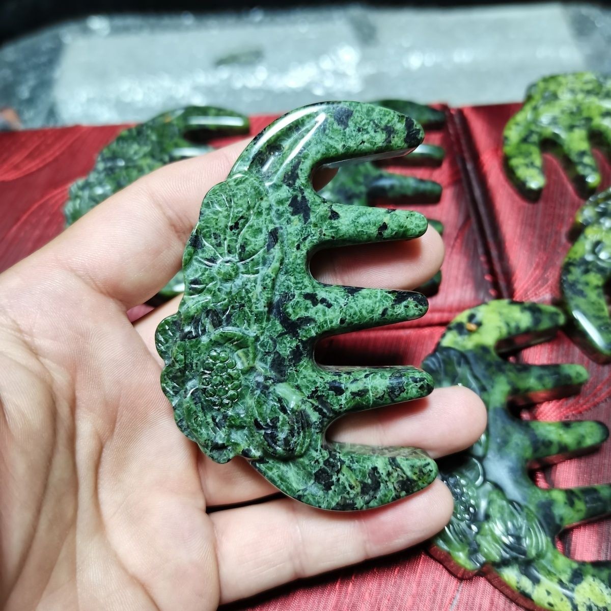 藏玉药王石宽齿木梳子头防静电手工绿色梳子梳头颜色随机发货发梳