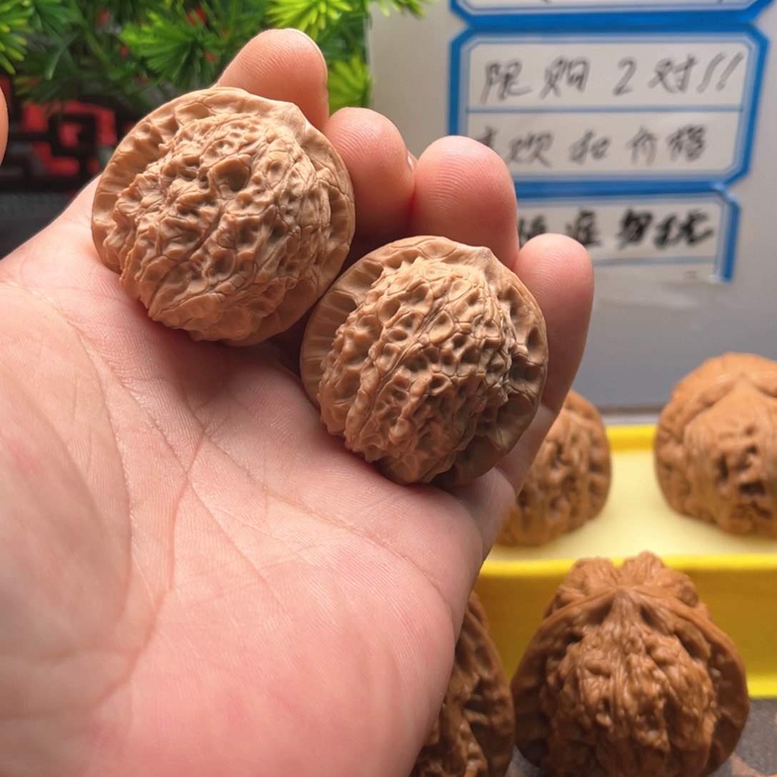 文玩核桃吊坠35血麒麟