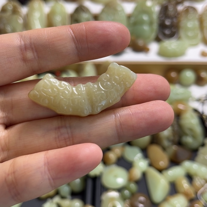 和田玉挂件未镶嵌北**案