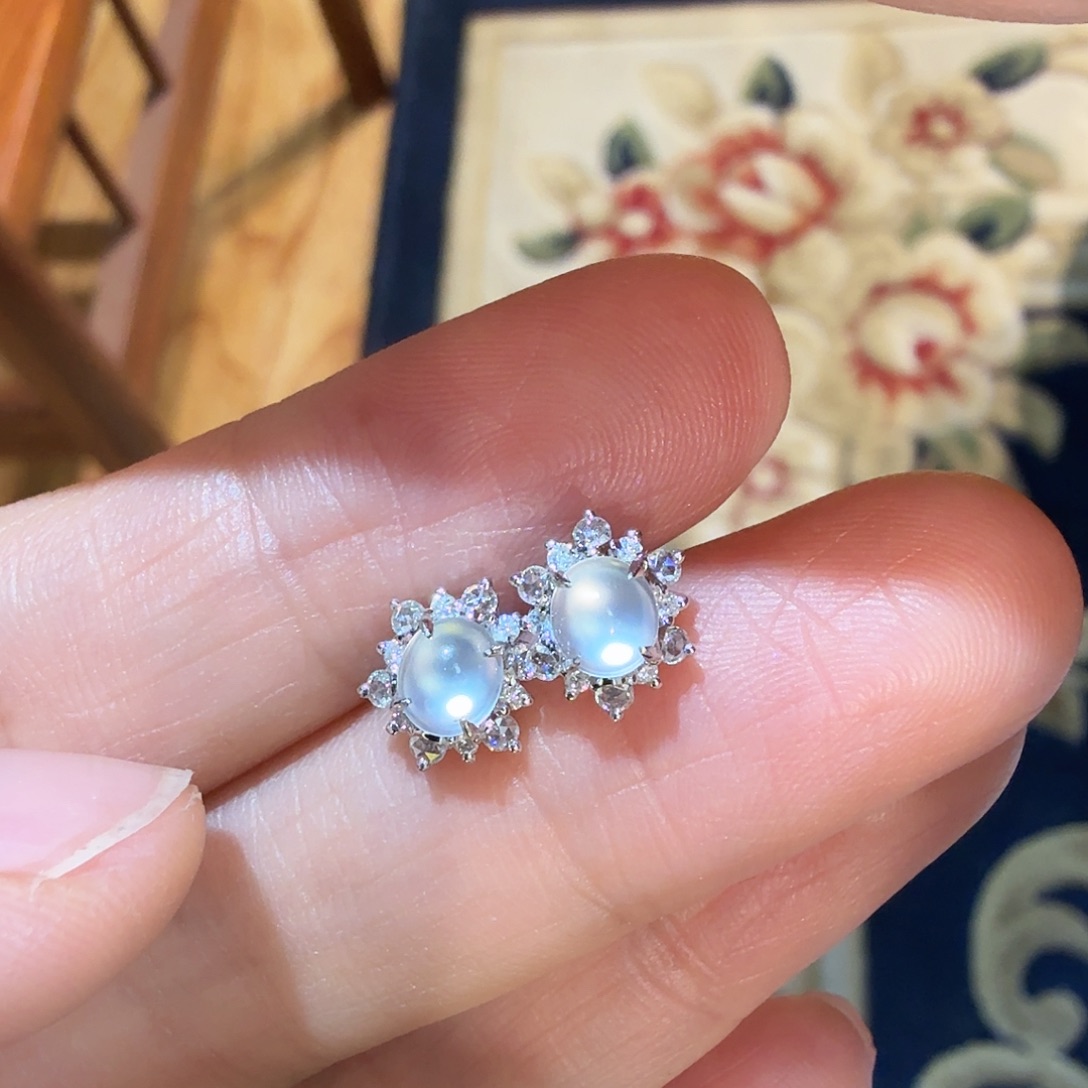 翡翠18K金镶嵌耳饰耳钉