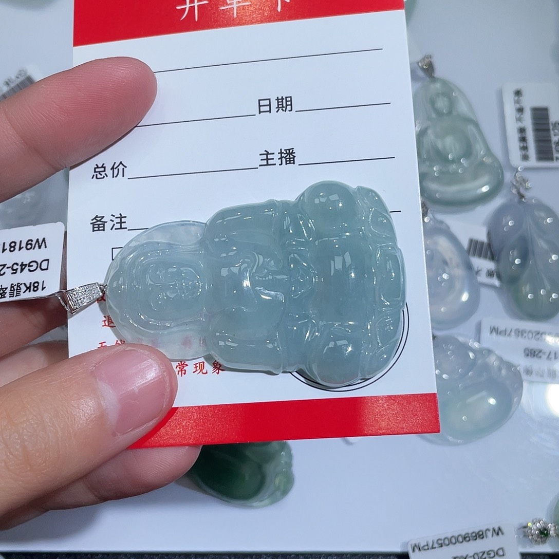 略***略翡翠18K金镶嵌颈饰