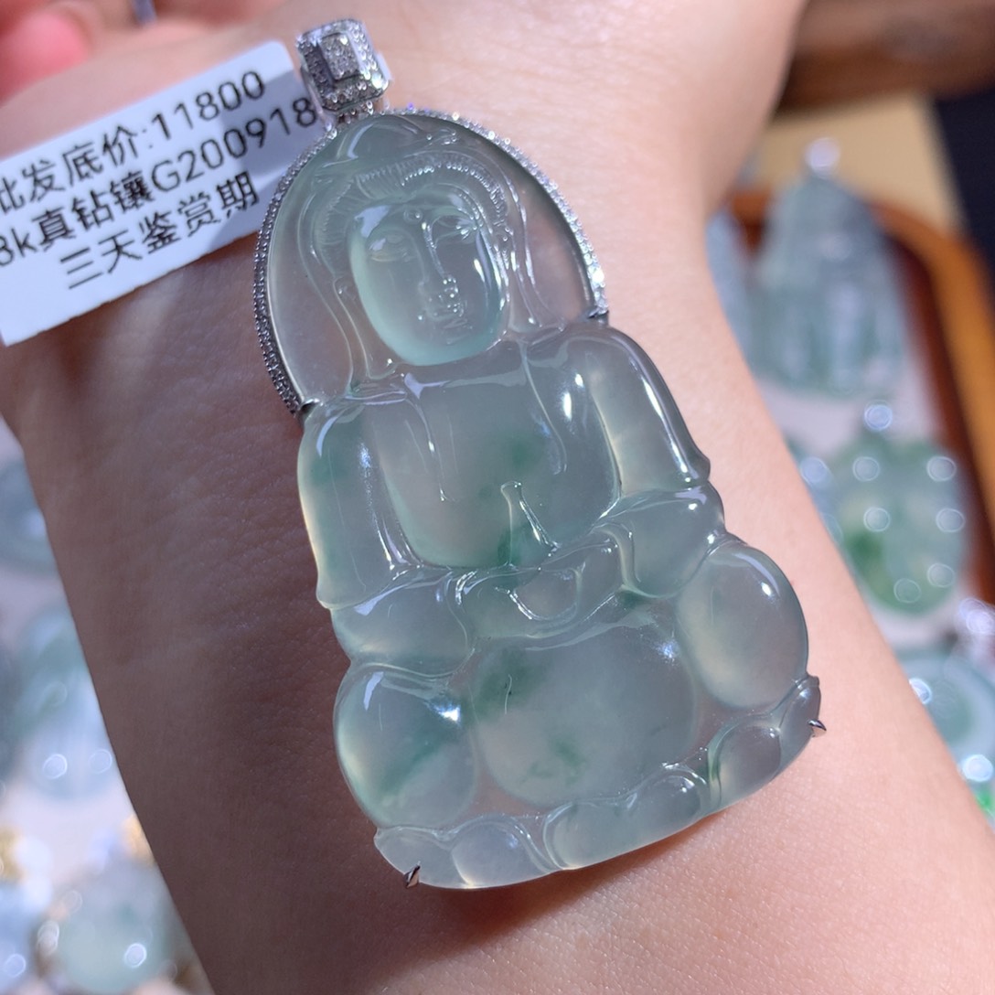 翡翠颈饰18K金镶嵌观音