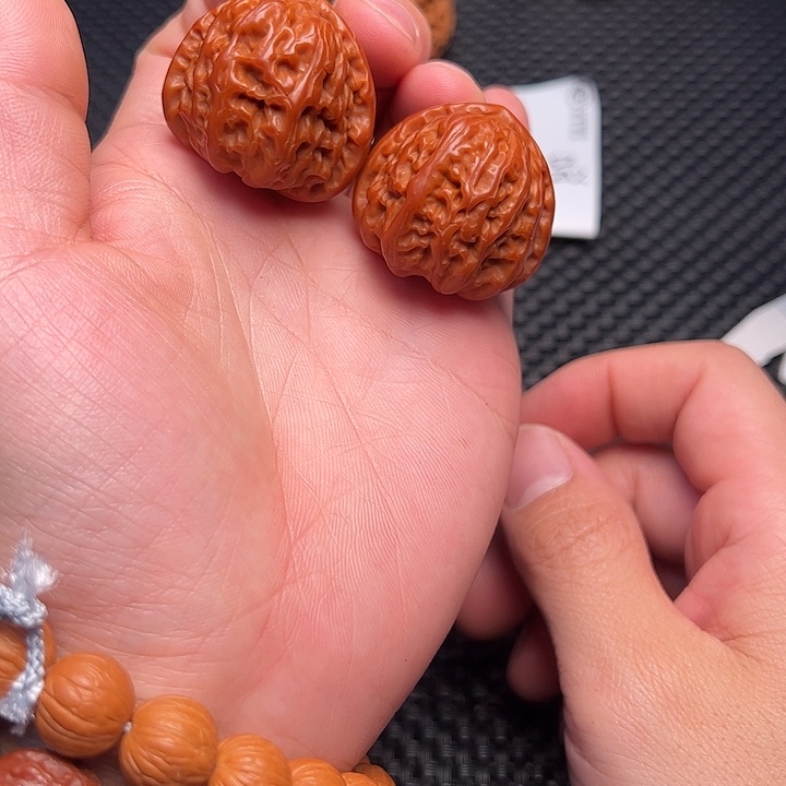 文玩核桃把件白狮子