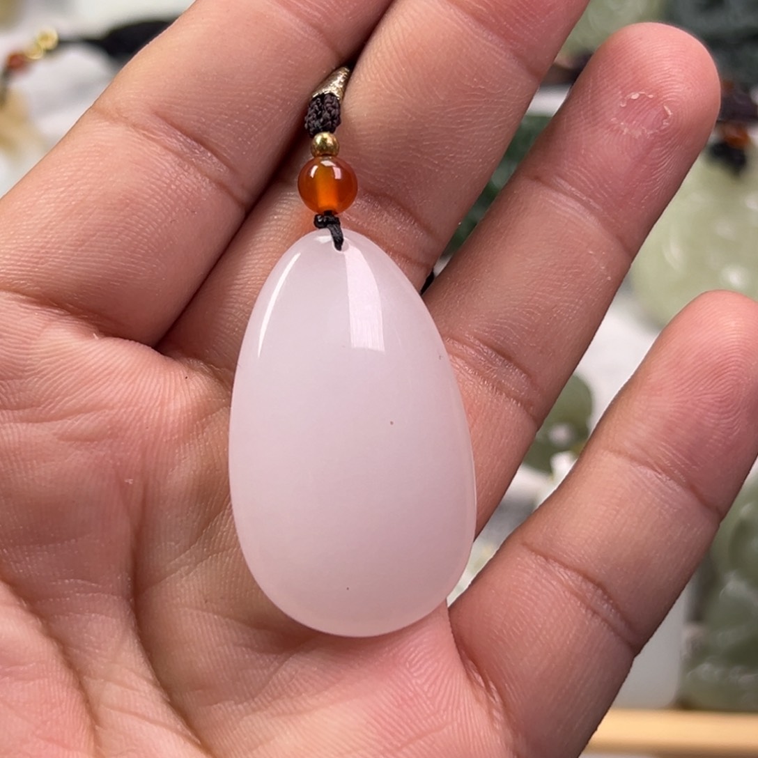 石英质玉（金丝玉）颈饰未镶嵌