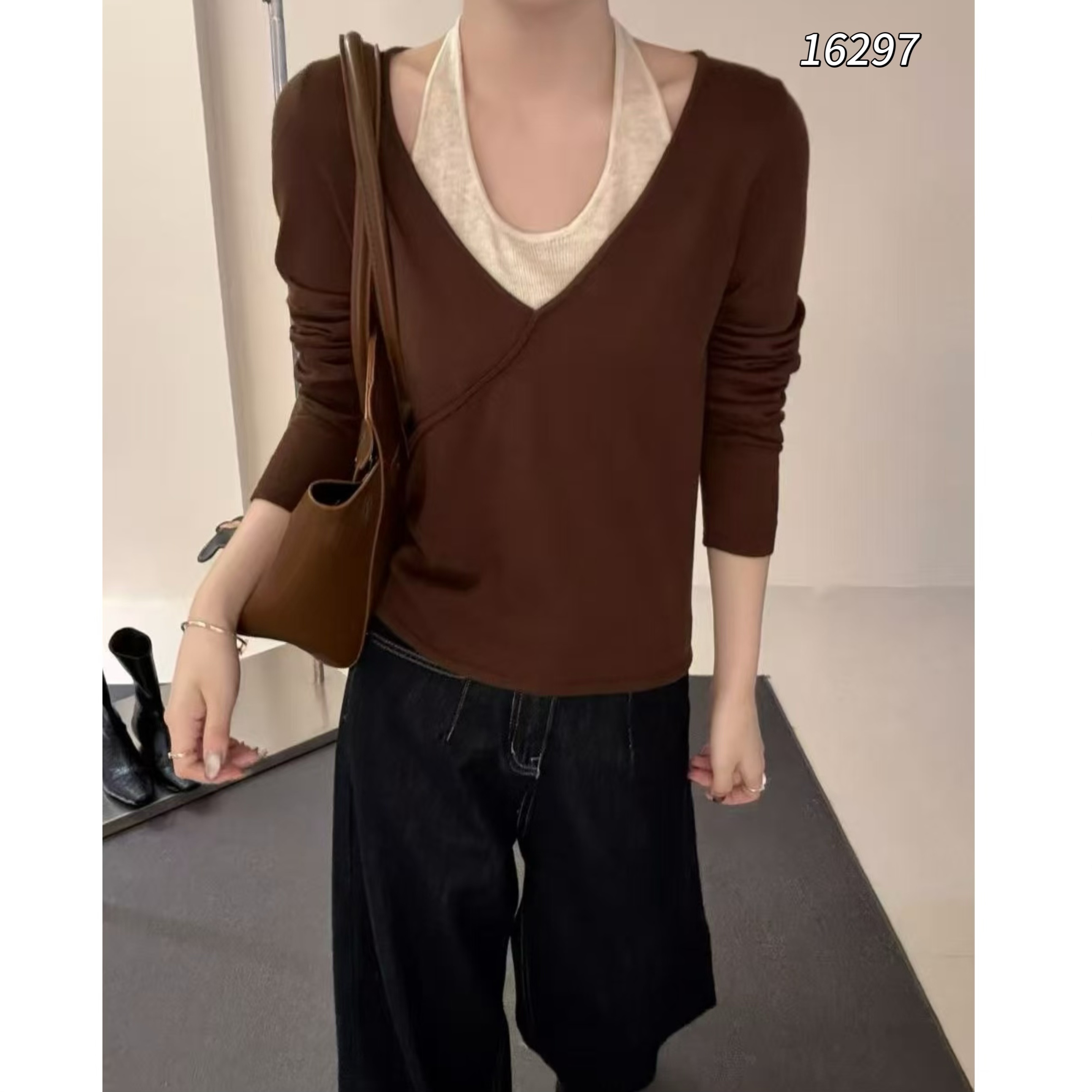 16297 CHUXUN（部分无水洗唛，介意慎拍)新款圆领领口撞色针织衫